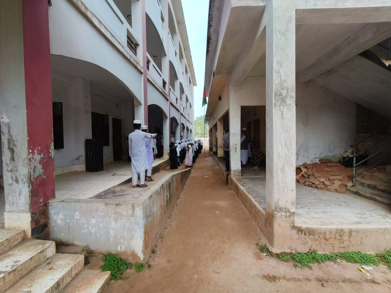 মাদ্রাসা ক্যাম্পাস